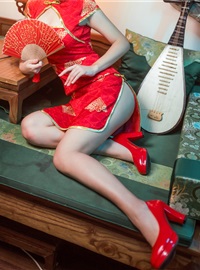 Rabbit playing with sister Ying and red cheongsam(11)